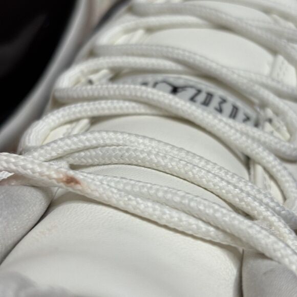 Nike Air Jordan 11 Neapolitan - Picture 4 of 11